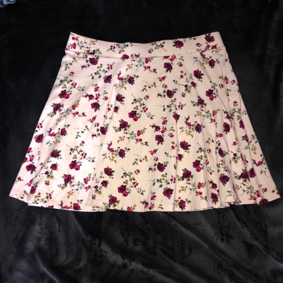 Forever 21 Dresses & Skirts - Floral Forever 21 Skirt
